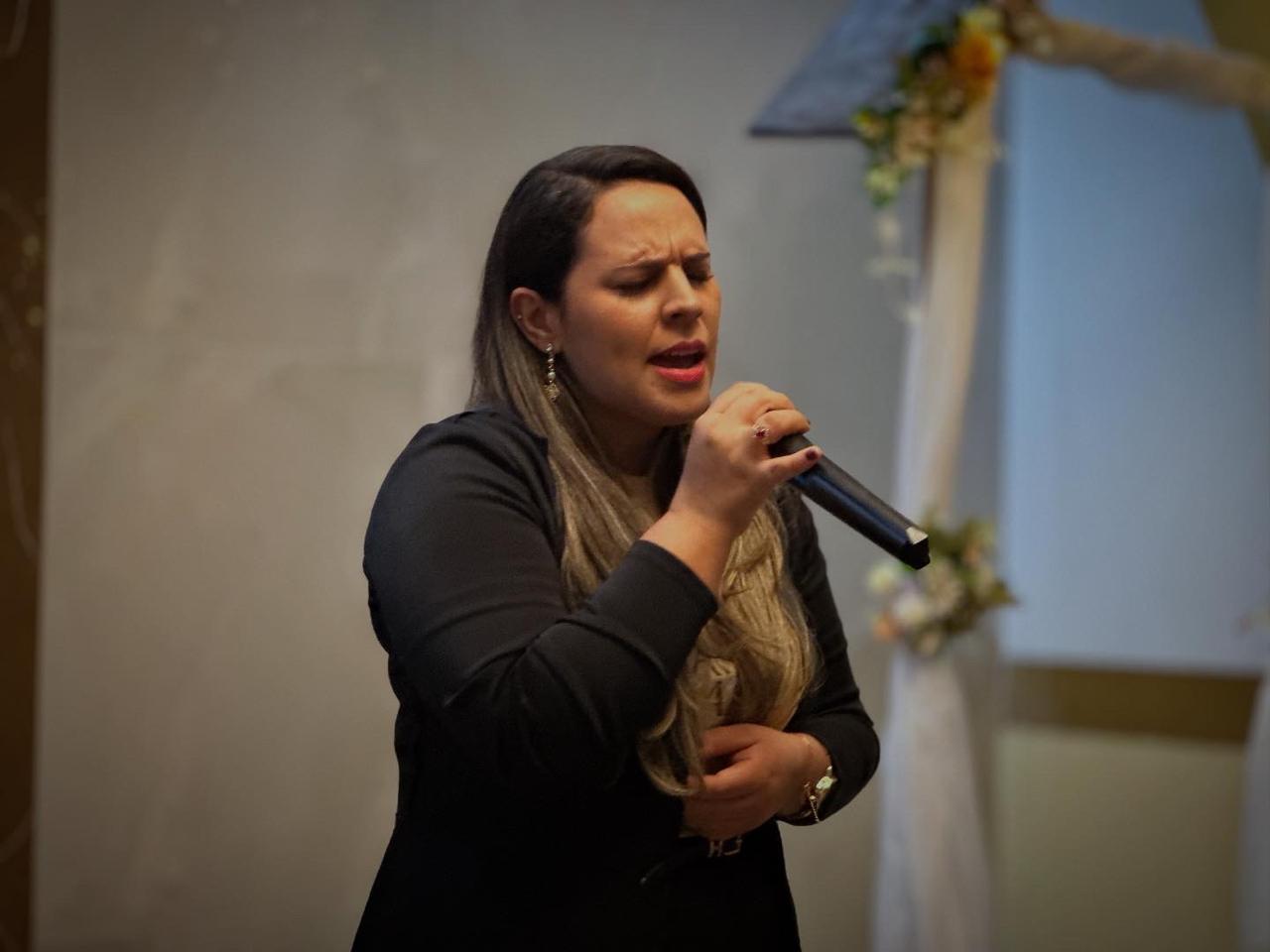 Louvor e entrega